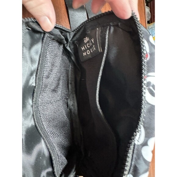 Disney X Bioworld Mickey Mouse Fanny Pack/Belt Bag NWOT - Picture 4 of 4